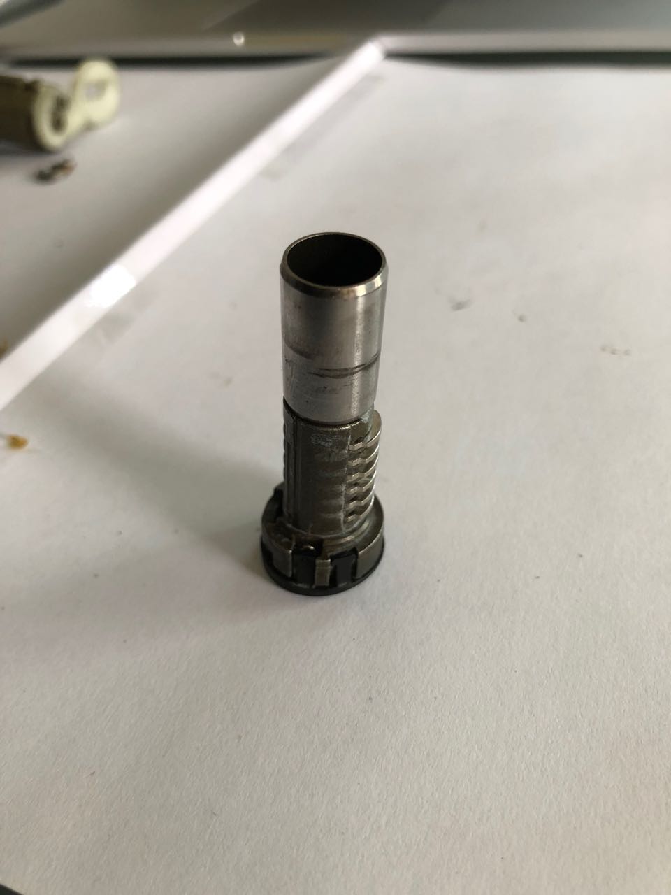 Une entretoise en acier comme matériaux de départ