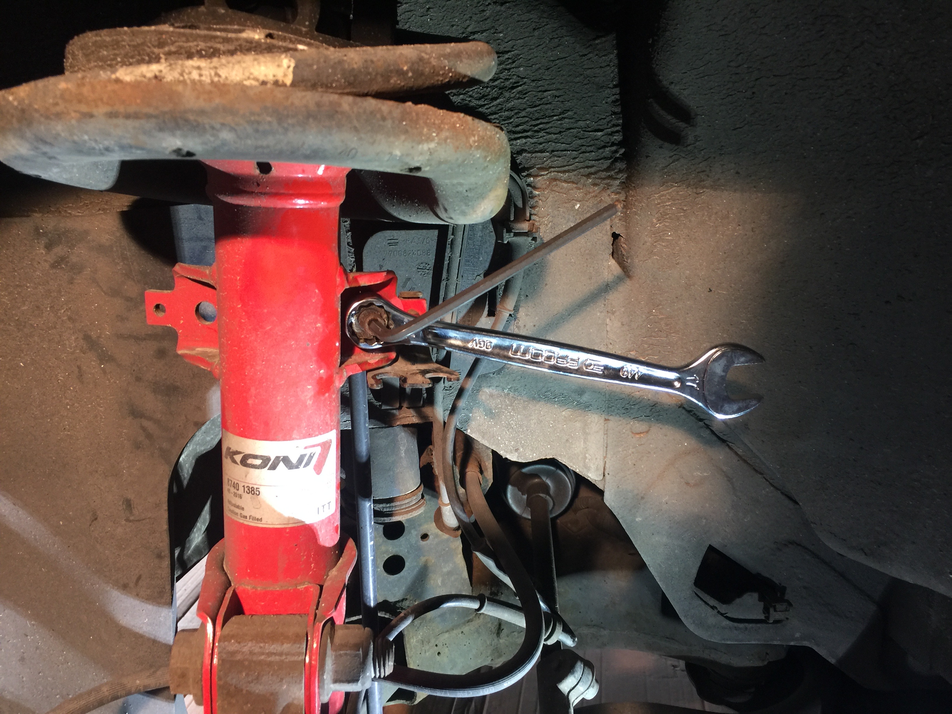 La fixation haute de la biellette