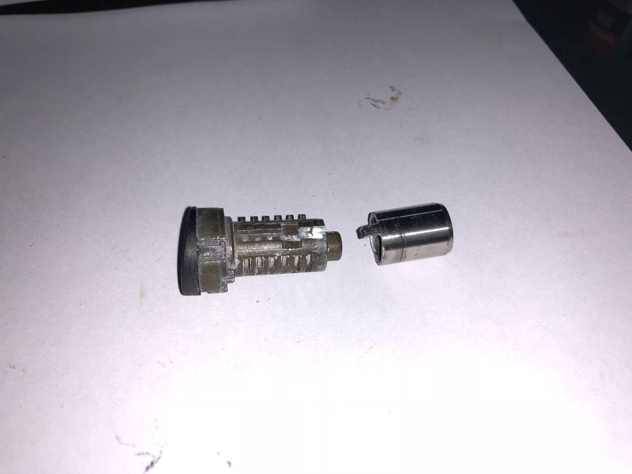 Le barillet et la petite patte sur la pièce