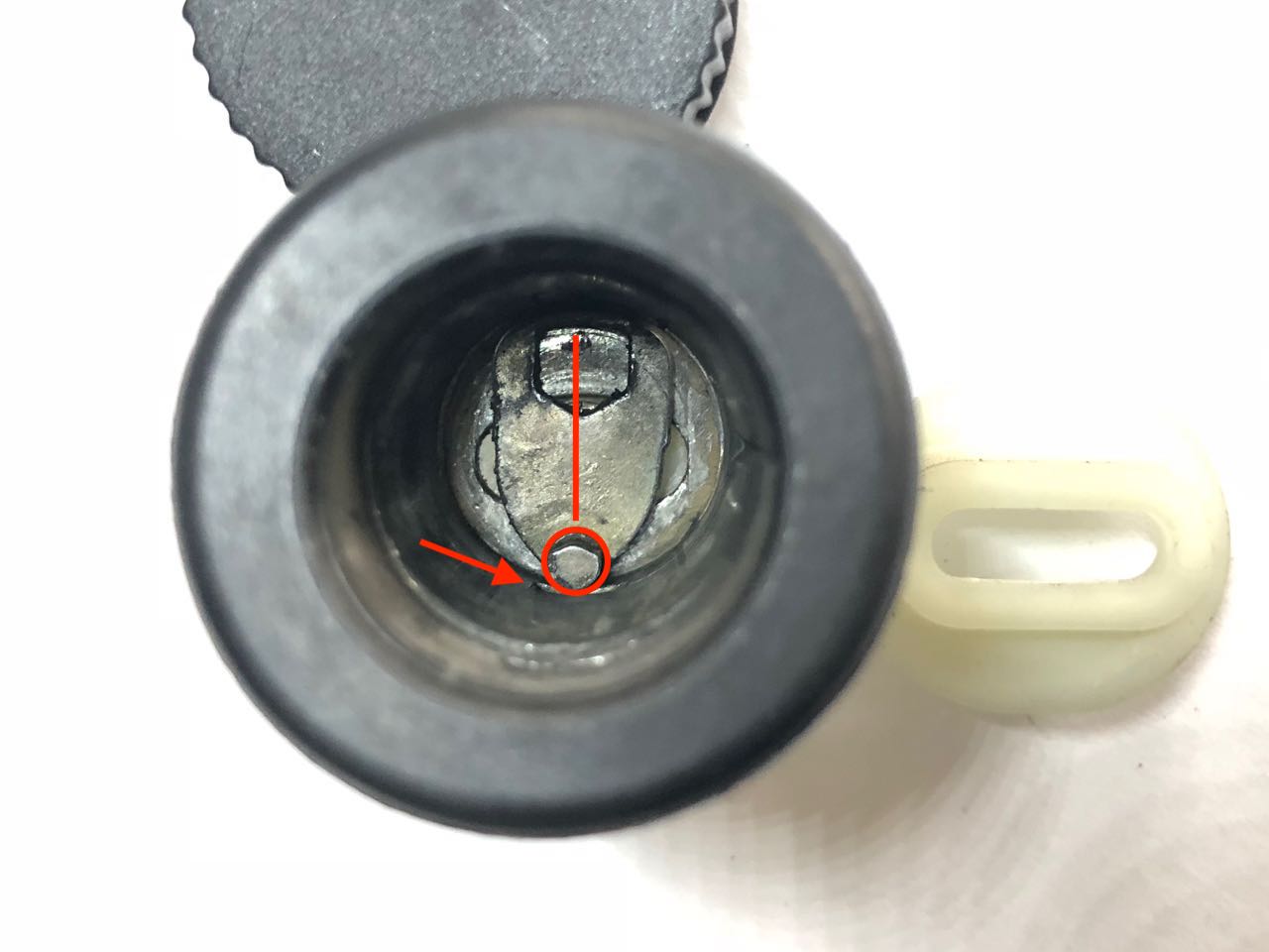 Le l'axe positionné en face de la fenêtre